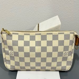 Louis Vuitton pochette accessories